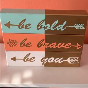 Set of 3 decorative accents